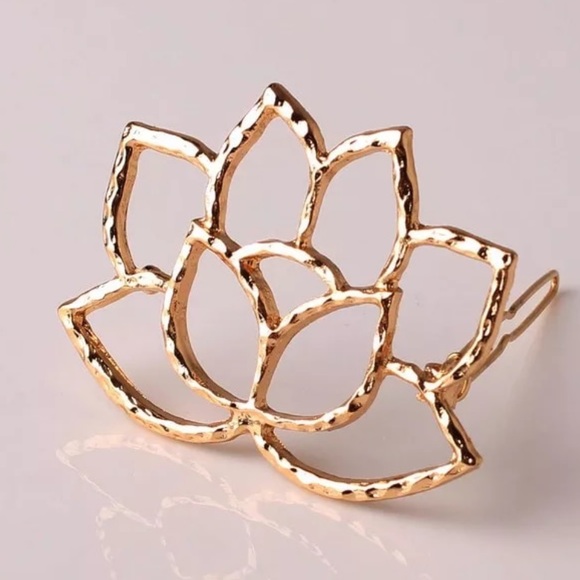 Golden Lotus Hair Clip - Picture 6 of 8